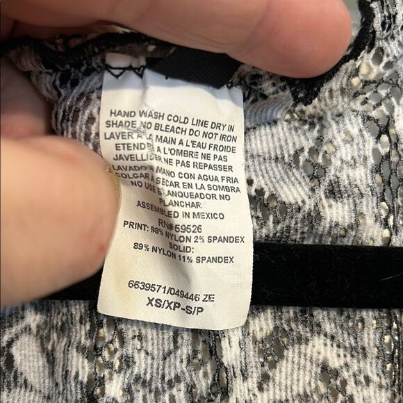 BECCA Rebecca Virtue X-Small Black White Swim Cover-Up Open Knit V-Neck Tie - Picture 4 of 6